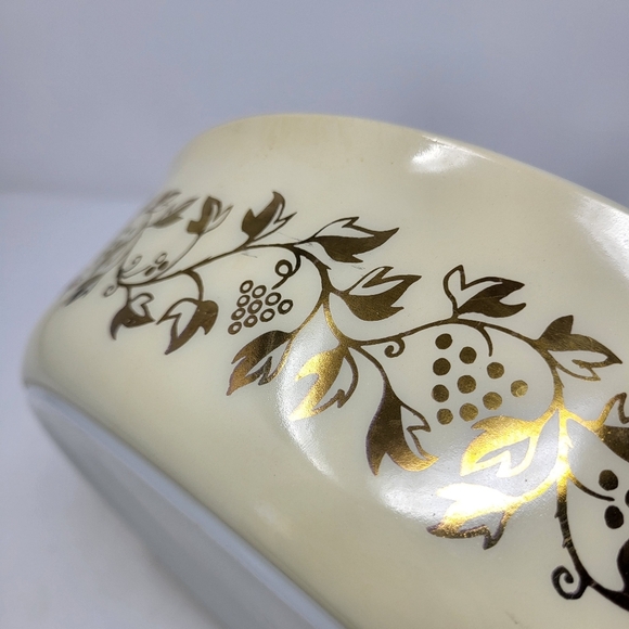 Pyrex Golden Grapes 045 2.5 Quart Casserole with Lid Vintage Promo Tan and Gold - Picture 7 of 13